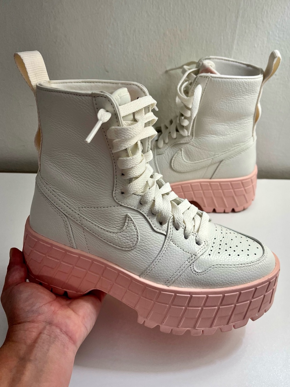 Nike Air Jordan 1 Brooklyn Women's Sail / Legend Pink Sneaker Boot Size 6